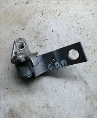 Ford Mondeo MK IV Rear door lower hinge A046575