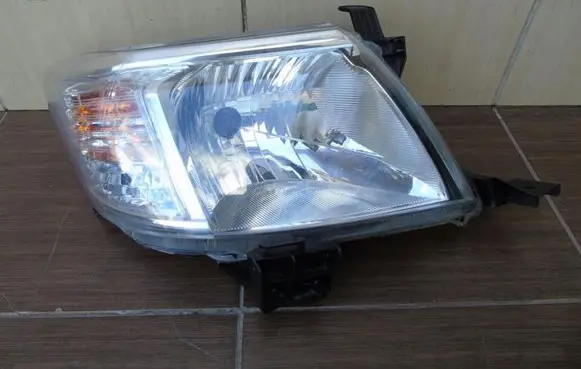 Toyota Hilux (AN10, AN20, AN30) Headlight/headlamp