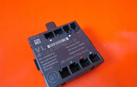 Mercedes-Benz E A207 Door control unit/module A2079002400