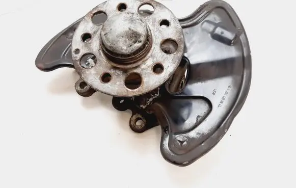 Mercedes-Benz E C207 W207 Front wheel hub A2044200844