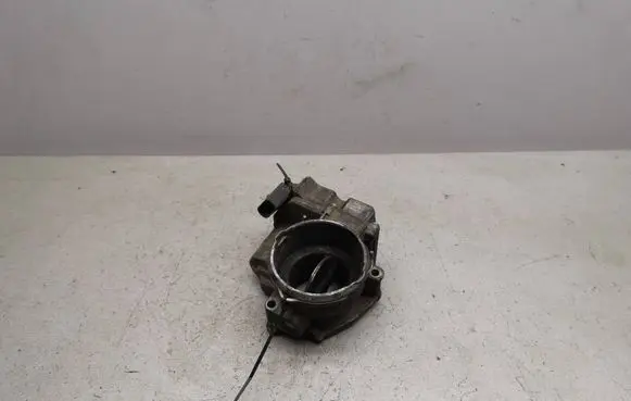 Volkswagen PASSAT B6 Throttle valve 