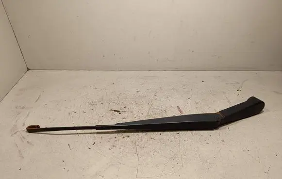 Nissan Navara D40 Front wiper blade arm 8218A9871