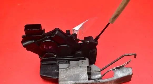 Mazda 3 I Front door lock