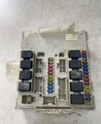 Nissan Pathfinder R51 Fuse module 284B6EB300