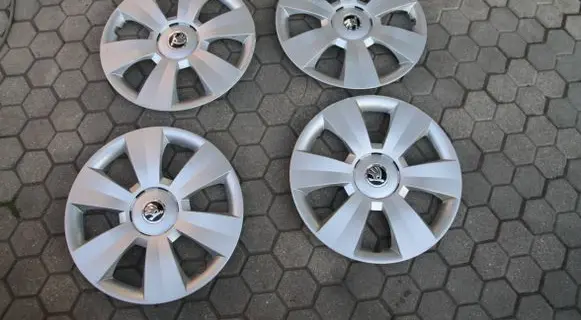 Skoda Fabia Mk3 (NJ) R15 wheel hub/cap/trim 6V0601147C