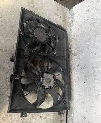 Volkswagen Jetta VI Radiator cooling fan shroud 1k0121207BB