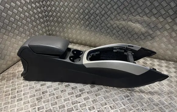 Glove box