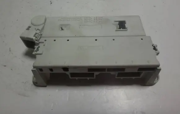 BMW 5 E39 Fuse module 8365530