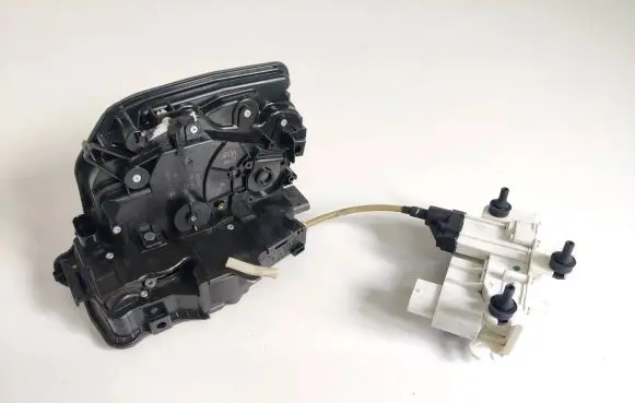 BMW 7 G11 G12 Front door lock 2581908 7368450