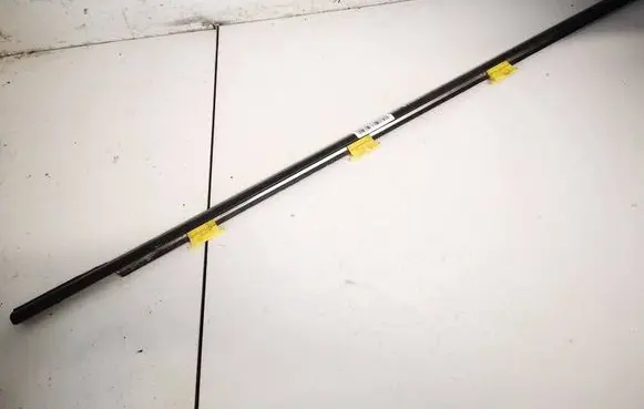 Honda CR-V Front door glass trim molding 
