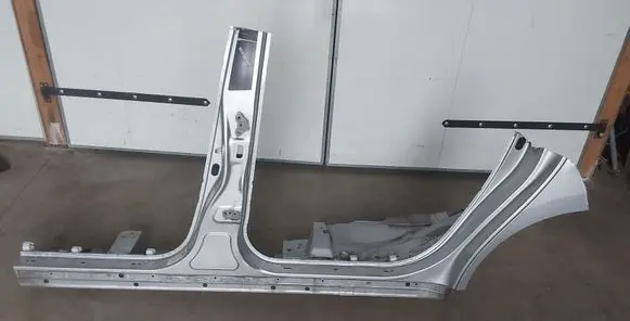 Toyota Verso Rear sill (body part) 