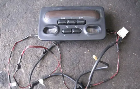 Mitsubishi 3000 GT Front seat light