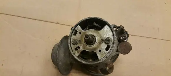 Volkswagen Golf II Spark distributor 036905205G
