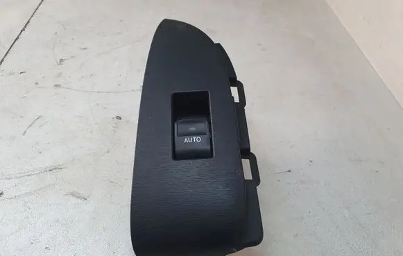 Toyota Prius (XW30) Electric window control switch 7427247060