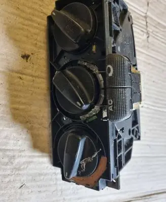 Volkswagen Golf III Climate control unit 3A0819045C 3A0820045A