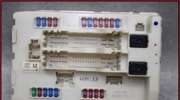 Nissan Murano Z51 Fuse module 284B71AA0A