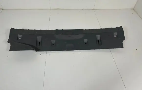 Trunk/boot sill cover protection