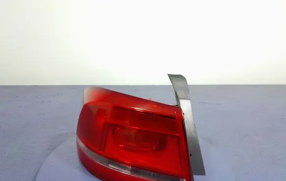 Volkswagen PASSAT CC Rear/tail lights 3AE945095F