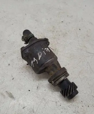 Volkswagen Golf III Vacuum pump 028207A