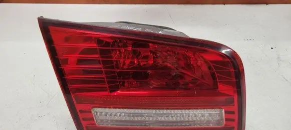 KIA Magentis Tailgate rear/tail lights