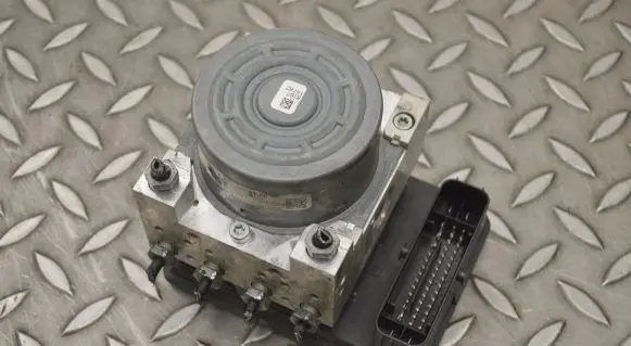 Mercedes-Benz C W205 ABS Pump A2534310100 A2539011400