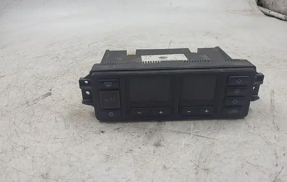 Audi A4 S4 B5 8D Climate control unit 8L0820043D