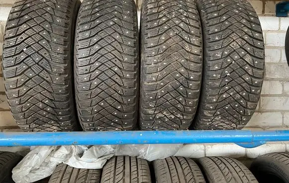 Ford Grand C-MAX R16 winter/snow tires with studs 2055516 20555R16