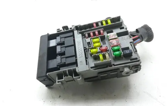 Opel Insignia A Fuse module 13222786