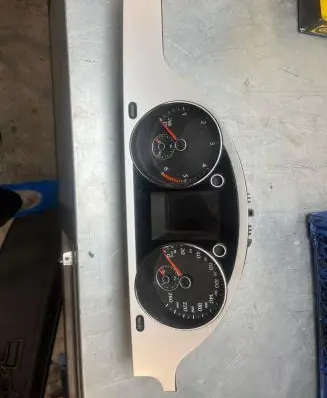 Volkswagen PASSAT B6 Speedometer (instrument cluster) 3C0920872G