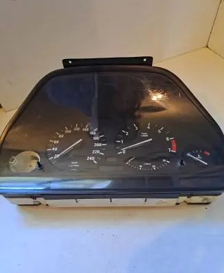 BMW 5 E34 Speedometer (instrument cluster) 6689699 610098000TT 13843849