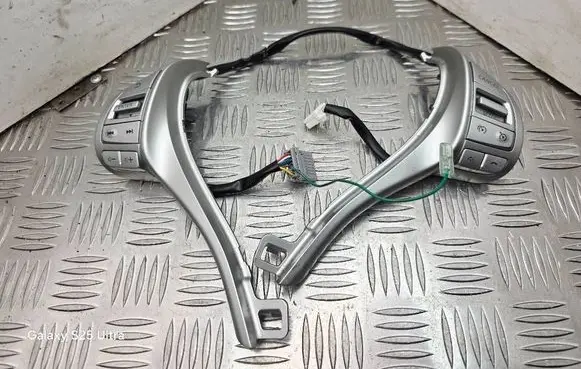 Nissan Navara D23 Steering wheel buttons/switches 