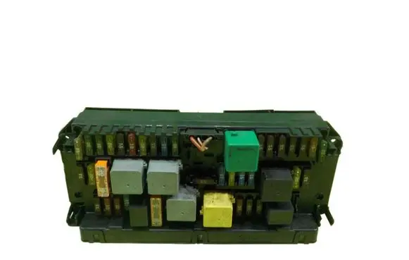 Mercedes-Benz C W204 Fuse box set A2129008007 BEZPIECZNIKOW