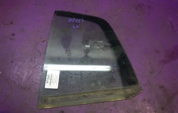 Volkswagen Golf IV Front door window glass four-door 