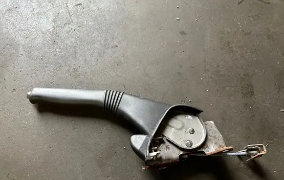 Handbrake/parking brake lever assembly