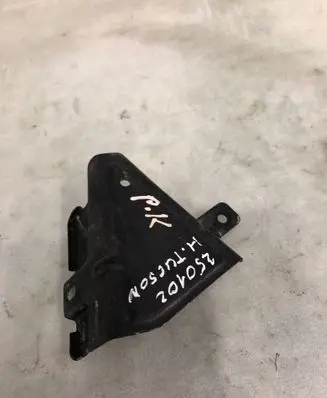 Hyundai Tucson IV NX4 Fender mounting bracket