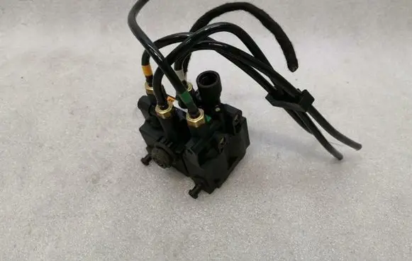 Land Rover Range Rover Sport L494 Air suspension control unit module (rear) CPLA5B710BB