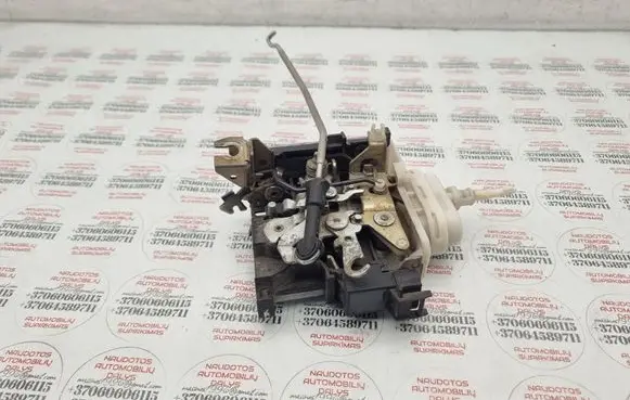 Audi A4 S4 B5 8D Front door lock 8D2837015F