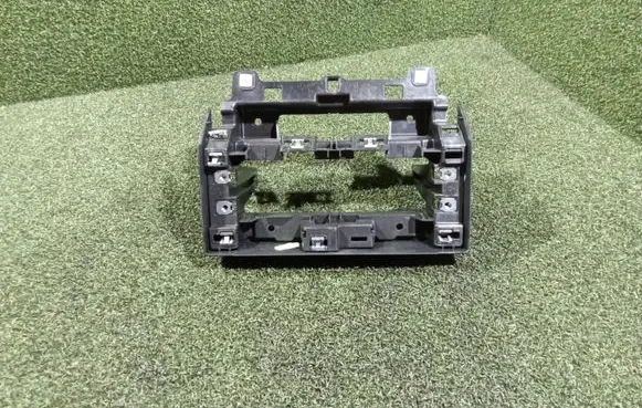 Radio/GPS head unit trim