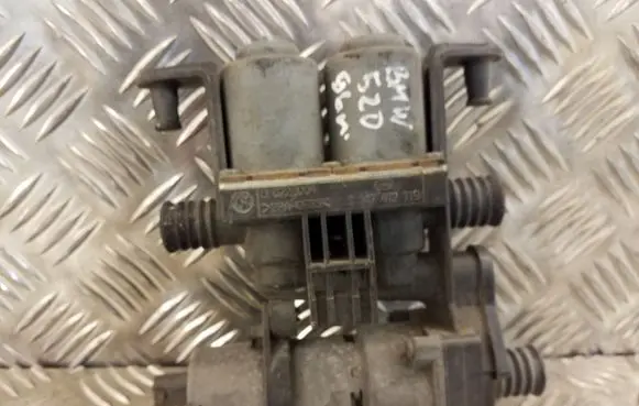BMW 5 E39 Coolant heater control valve 8372004 1147412119