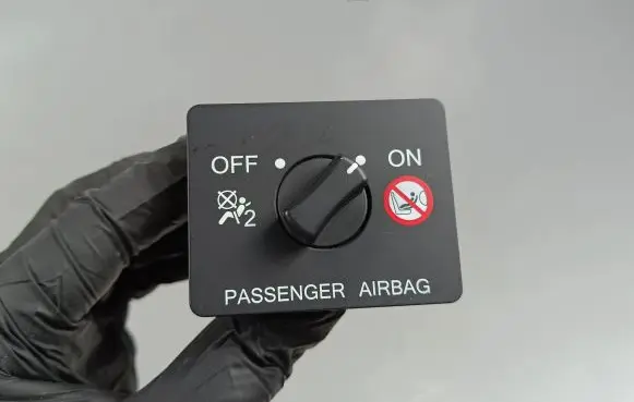 Passenger airbag on/off switch