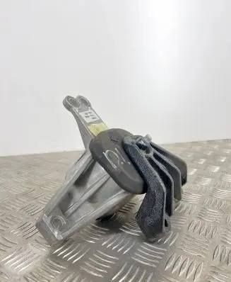 Engine mount bracket