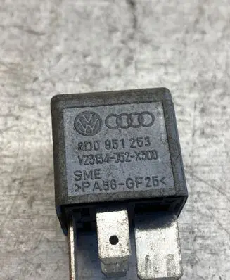 Audi A4 S4 B5 8D Other relay 8d0951253