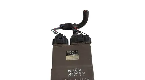 Toyota Corolla E120 E130 Fuel injection control unit/module 8987120030 1310001041