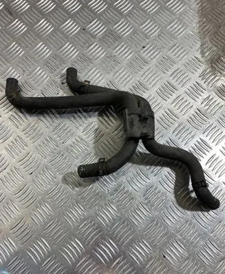 Volkswagen PASSAT B6 Engine coolant pipe/hose 1K0121086R