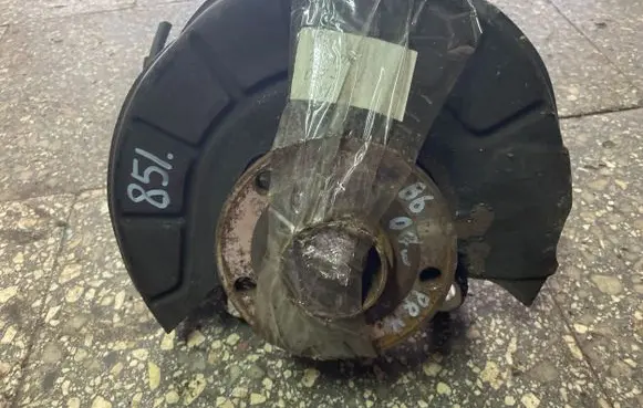 Volkswagen PASSAT B6 Front wheel hub