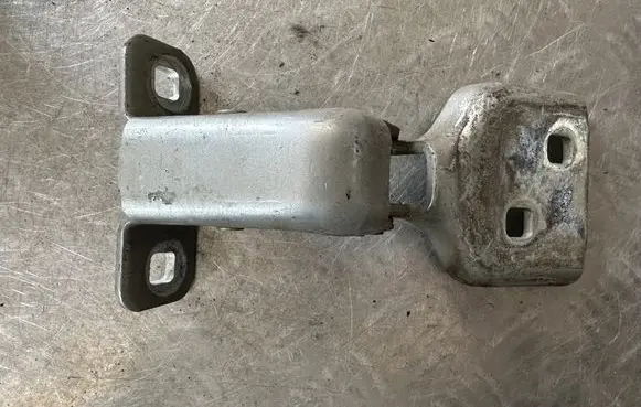 Renault Master III Front door lower hinge 804000006R