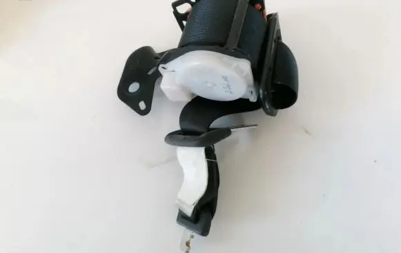 Toyota Yaris Middle seatbelt (rear) 733100d010