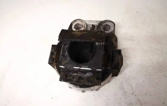 Volvo V50 Engine mount bracket