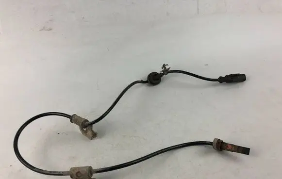 Subaru Outback ABS brake wheel speed sensor 27540AG01