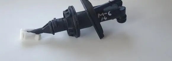 Mazda 6 Clutch slave cylinder 